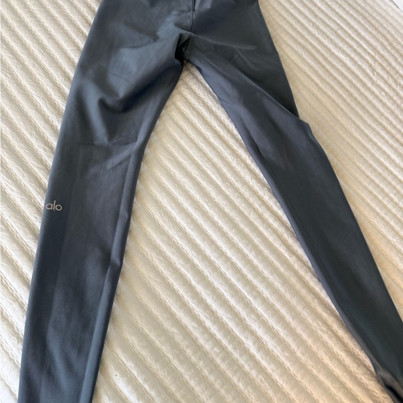 Alo Silver/Blue/Gray High-Waist Performance Leggings - Picture 3 of 4